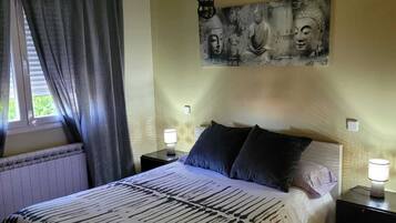 3 chambres, fer et planche Ă repasser, draps fournis