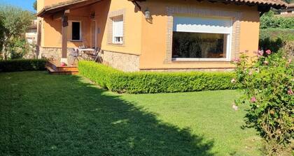 Beautiful individual villa in Candeleda. 500 meters from the center