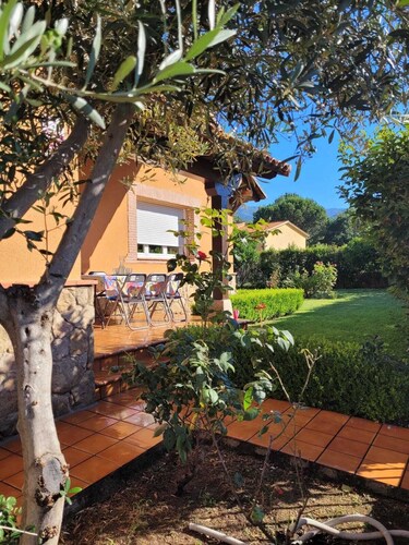 Beautiful individual villa in Candeleda. 500 meters from the center