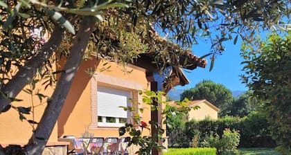 Beautiful individual villa in Candeleda. 500 meters from the center