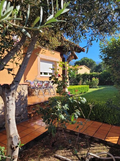 Beautiful individual villa in Candeleda. 500 meters from the center