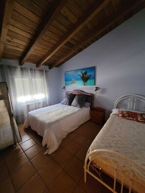 3 slaapkamers, een strijkplank/strijkijzer, beddengoed