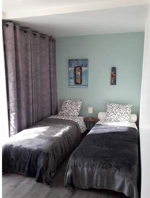 3 chambres, fer et planche à repasser, Wi-Fi gratuit