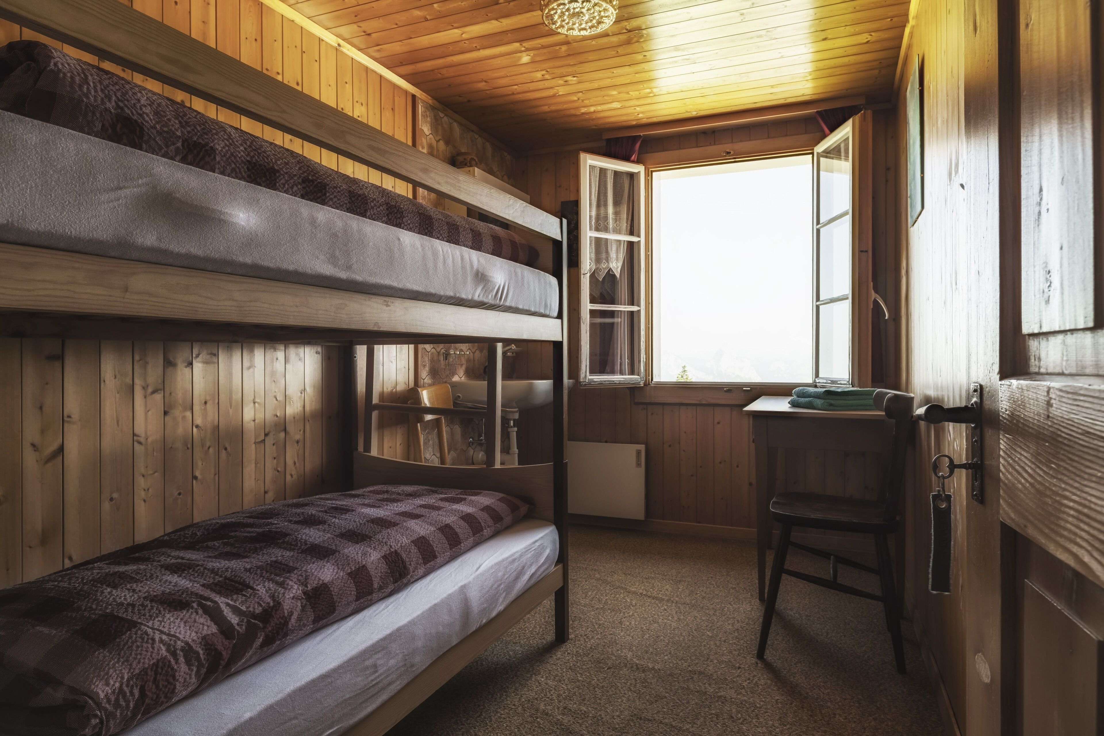 10 slaapkamers, een bureau, gratis wifi, beddengoed