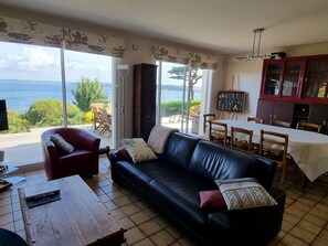 TV, fireplace, stereo, printers