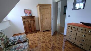 3 dormitorios, escritorio, tabla de planchar con plancha y wifi gratis