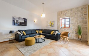 TV, table tennis - Beautiful home in Muline with sauna (Muline)