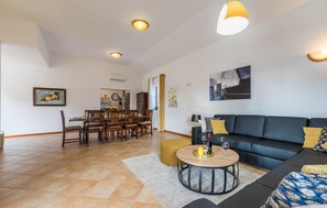 TV, table tennis - Beautiful home in Muline with sauna (Muline)