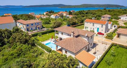 Beautiful home in Muline with sauna