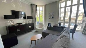 1 bedroom, WiFi (free), bed sheets - Immaculate 1-bed Apartment in Windsor (Windsor)