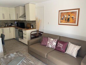 华丽套房 | 私人厨房 | 大冰箱、微波炉、烤箱、炉灶