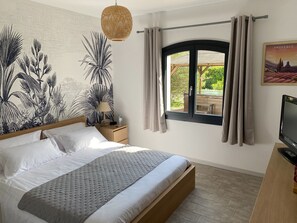 家庭套房 | 埃及棉床单、高档床上用品、客房内保险箱、特色装修