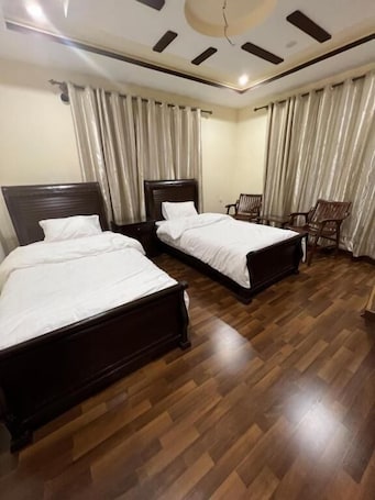 Deluxe Double Room | Iron/ironing board, free WiFi