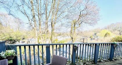 Inviting 2-bed Chalet in Caernarfon