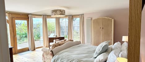 2 bedrooms, desk, iron/ironing board, free WiFi