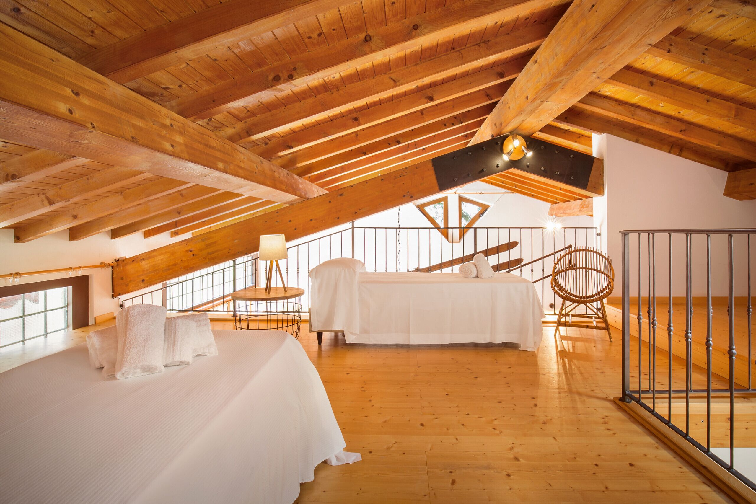 4 makuuhuonetta, silitysrauta/-lauta, ilmainen Wi-Fi, vuodevaatteet