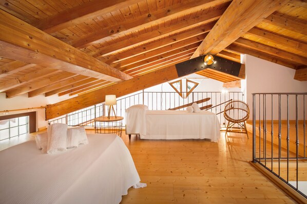 4 bedrooms, iron/ironing board, free WiFi, bed sheets