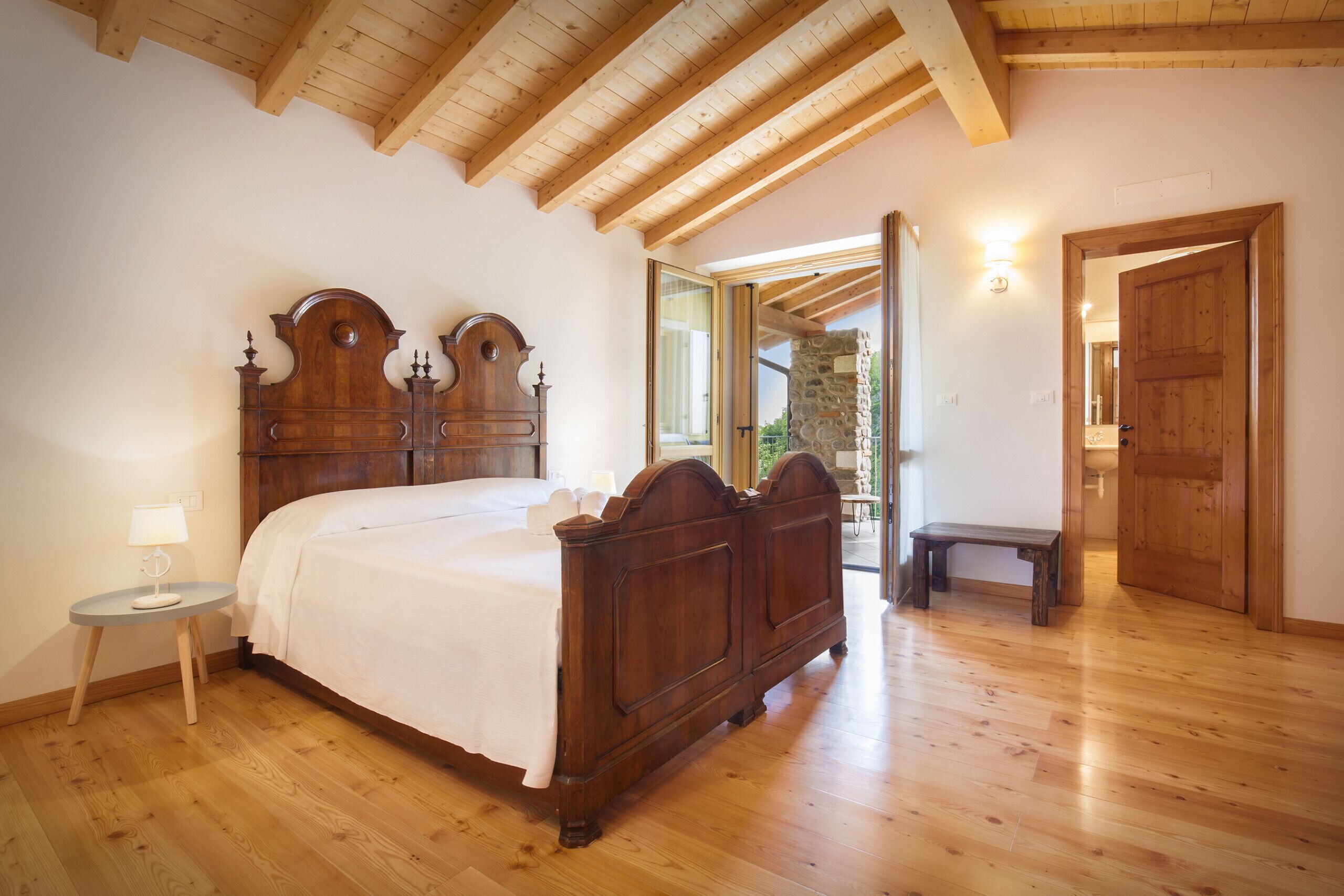 4 slaapkamers, een strijkplank/strijkijzer, gratis wifi, beddengoed