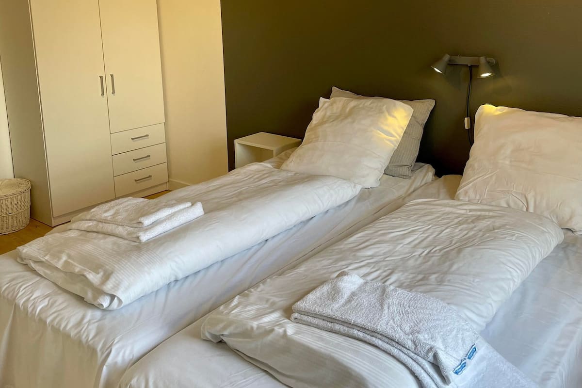Apartemen Comfort | 2 kamar tidur, Wi-Fi gratis, dan seprai linen