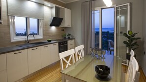 Design-Haus, 3 Schlafzimmer, Meerblick | Essbereich im Zimmer