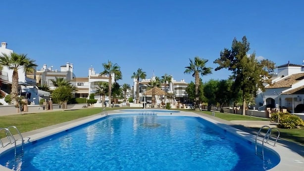 A rectangular swimming pool with a clear blue water surface, surrounded by a low concrete edge. - Costa Blanca Los Dolses, Spanish cozy apartment, solarium garden pool beach golf (Los Dolses)