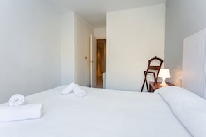 2 soverom, strykejern/-brett, reiseseng for barn og wi-fi (inkludert)