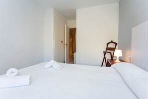 2 bedrooms, iron/ironing board, travel crib, free WiFi - Cullera Seafront Apartment (Cullera)
