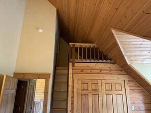 Interior - Gorgeous, remote lodge on 100+ acres, 15 min from downtown Indiana (Indiana)