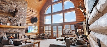 Gorgeous, remote lodge on 100+ acres, 15 min from downtown Indiana