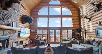 Gorgeous, remote lodge on 100+ acres, 15 min from downtown Indiana