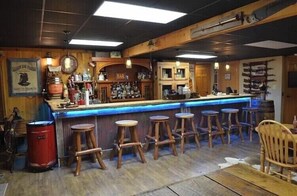 Bar (on property) - Gorgeous, remote lodge on 100+ acres, 15 min from downtown Indiana (Indiana)