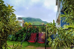 Property grounds - Maison Calme 3BHK Jacuzzi Villa - Lakhani Estates (Lonavla)