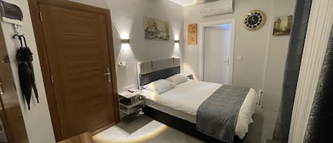 Habitación doble urbana | Sábanas de algodón egipcio, ropa de cama de alta calidad y minibar