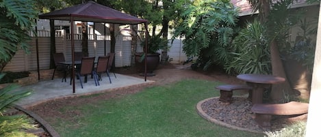 House | Outdoor dining