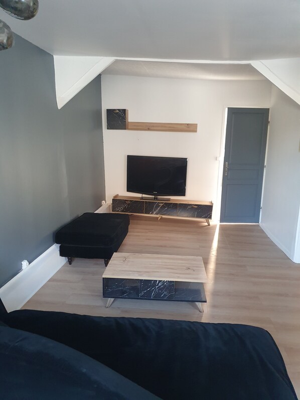 Unclassified image, 1 of 13, button