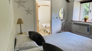 Cottage, Multiple Beds | 2 bedrooms, iron/ironing board, free WiFi, bed sheets