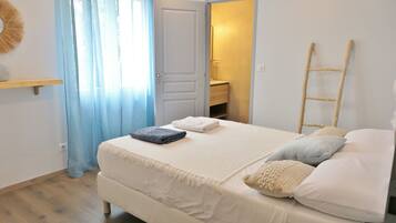 3 bedrooms, travel crib, free WiFi, bed sheets