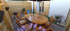 تناول الطعام بالخارج