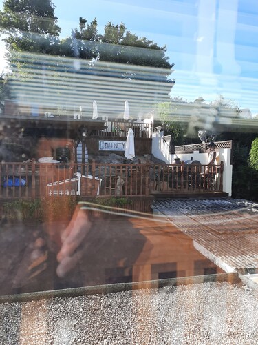 Lovely 4-bed House in Poole