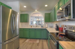 Fridge, microwave, oven, stovetop - Close To Golf Courses & Trails | Fountain Hills Home | Great Monthly Rates (Fountain Hills)