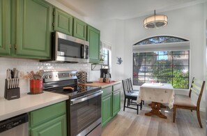 Fridge, microwave, oven, stovetop - Close To Golf Courses & Trails | Fountain Hills Home | Great Monthly Rates (Fountain Hills)