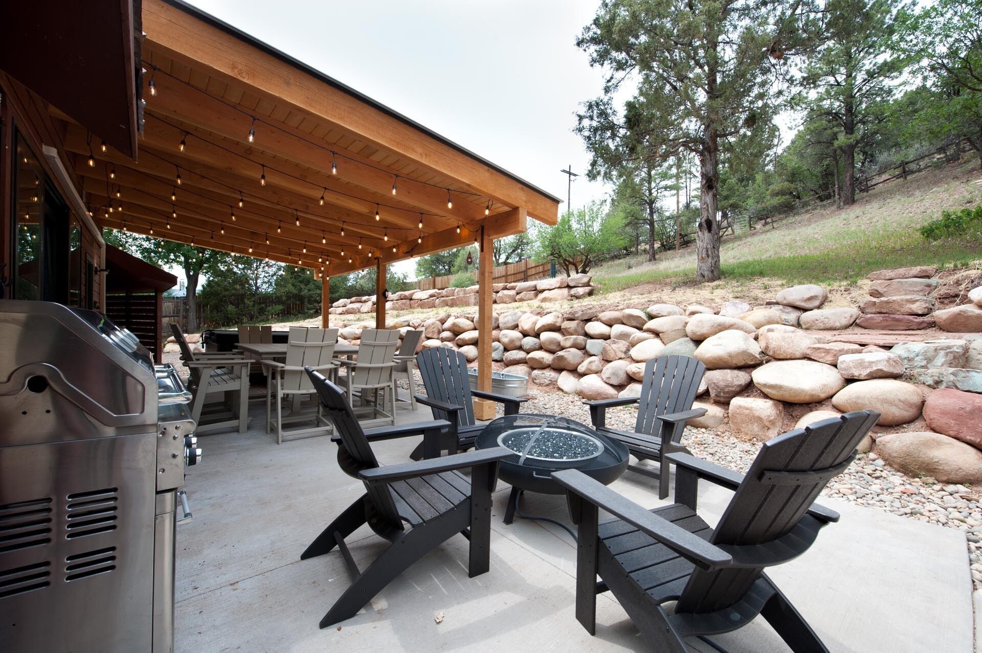 Pet Friendly Remodeled Home - 3 Miles to DGO - Hot Tub, Yard, Ping Pong, AC