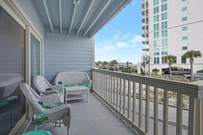 Terrace/patio - Comfy condo ~ Lovely views ~ Lagoon side condo with Gulf access (Gulf Shores)