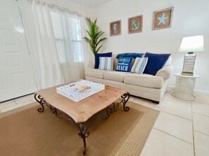 TV - Sweet condo conveniently located across the street from the Gulf (Gulf Shores)