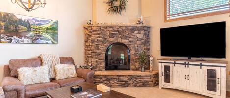 Smart TV, fireplace