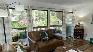 Living area - La Vie No.2: 2  BR, 2  BA Condominium in Pinehurst, Sleeps 4 (Pinehurst)