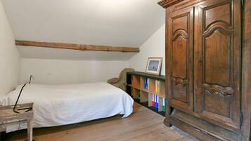 7 habitaciones, escritorio y wifi