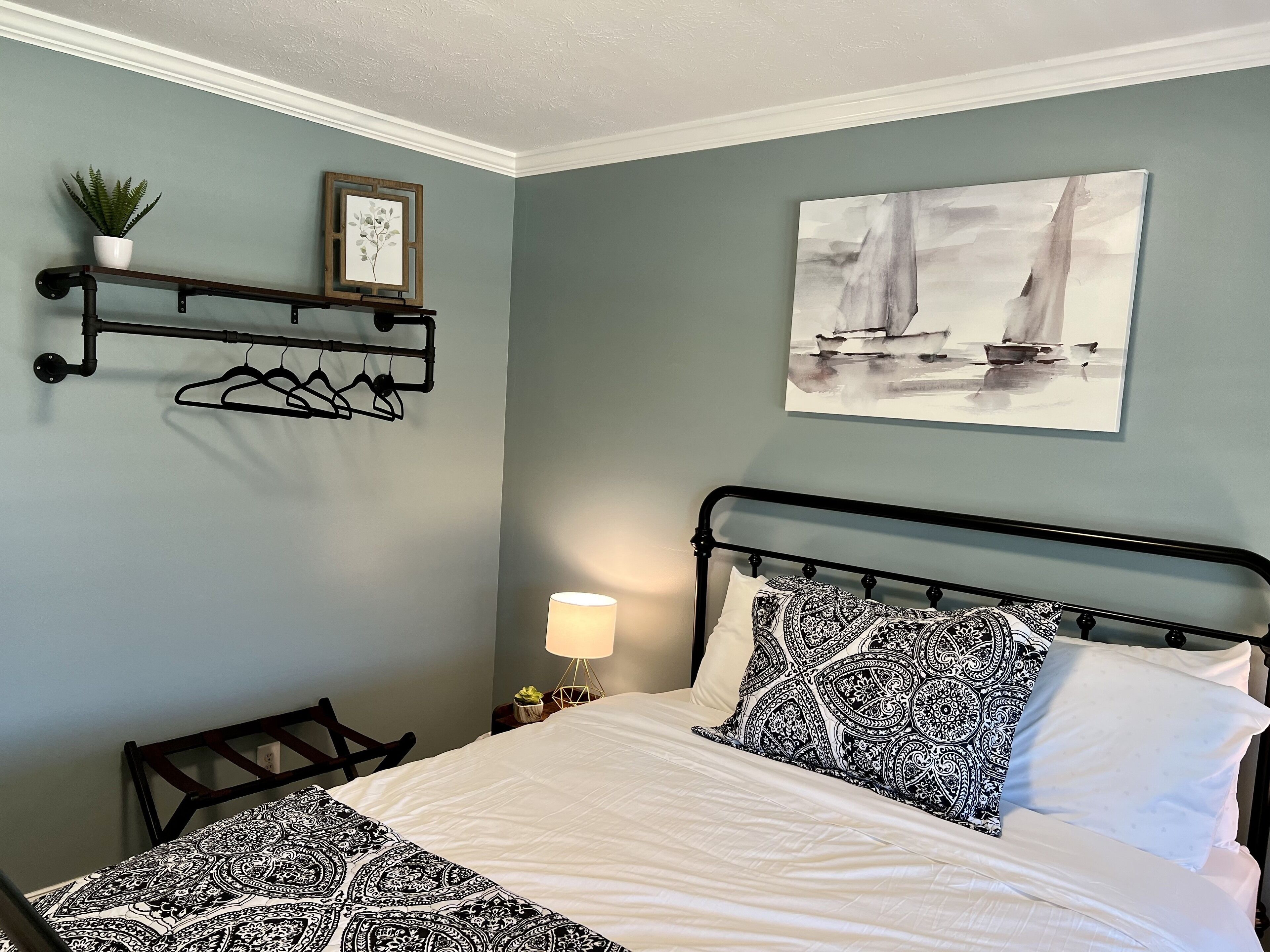 3 slaapkamers, een strijkplank/strijkijzer, gratis wifi, beddengoed