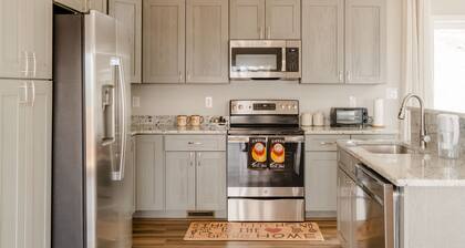 Hot Tub Mountain View Dog Friendly Modern Chalet