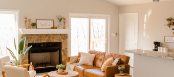 Hot Tub Mountain View Dog Friendly Modern Chalet